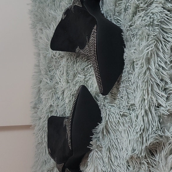 Boots - Picture 4 of 4